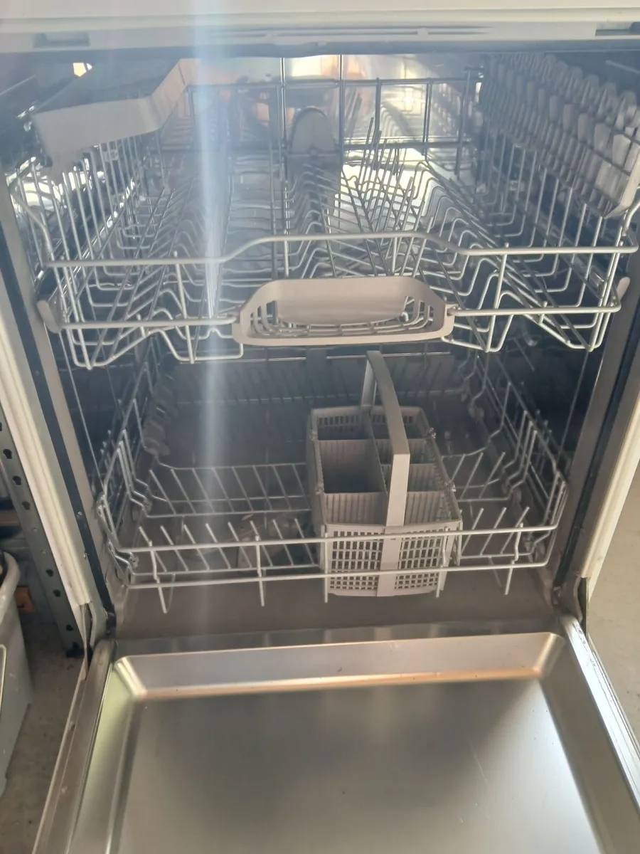 Dishwasher - Image 2