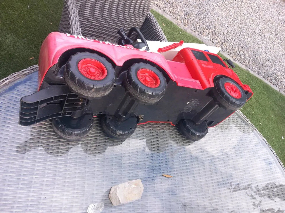 Large red fire engine truck toy, untested, D18 - Image 3