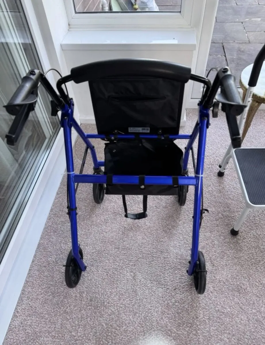Rollator with basket and seat walking aid - Image 3