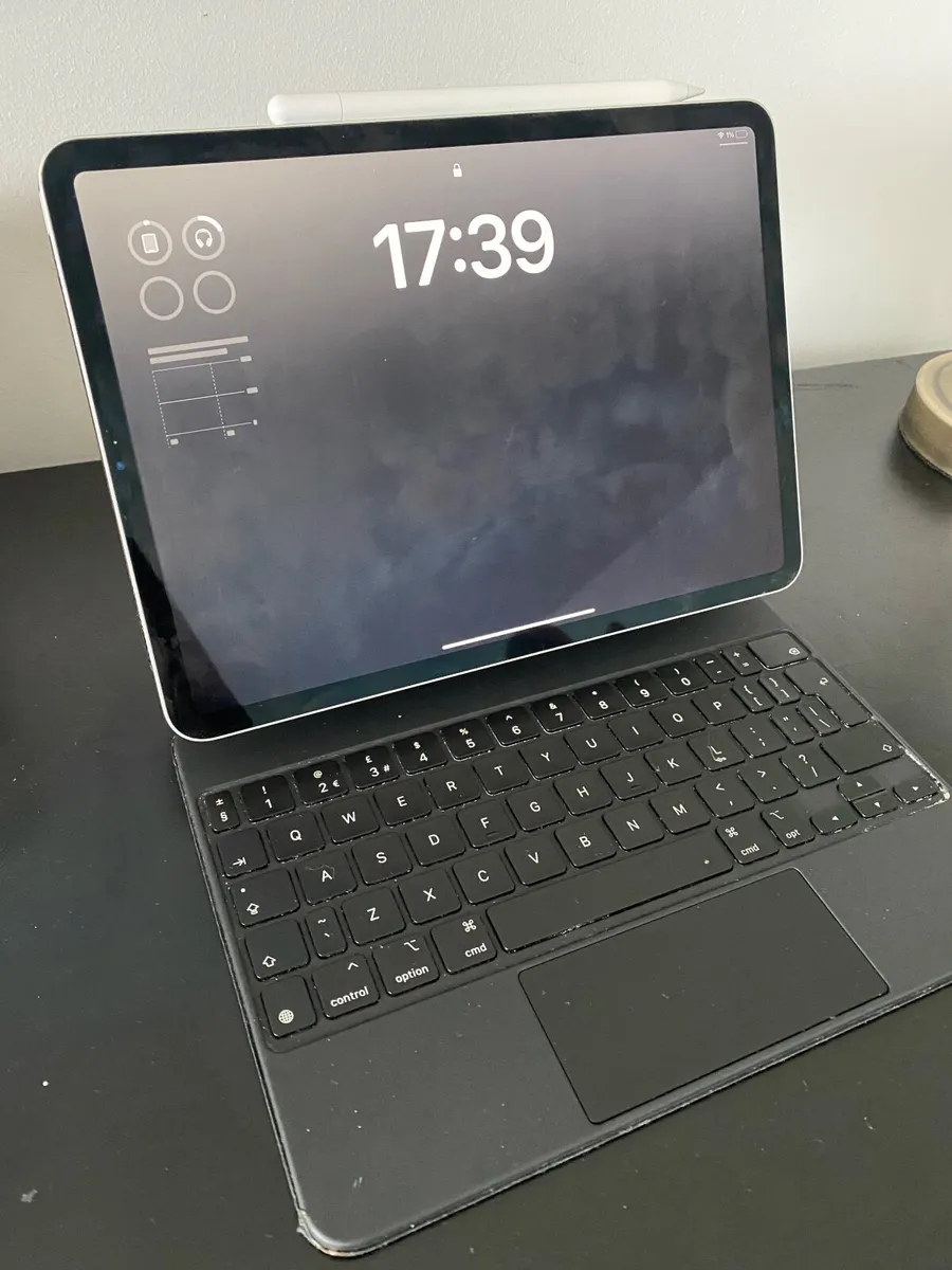 iPad Pro 11” 128GB + Magic Keyboard + Apple Pencil - Image 1