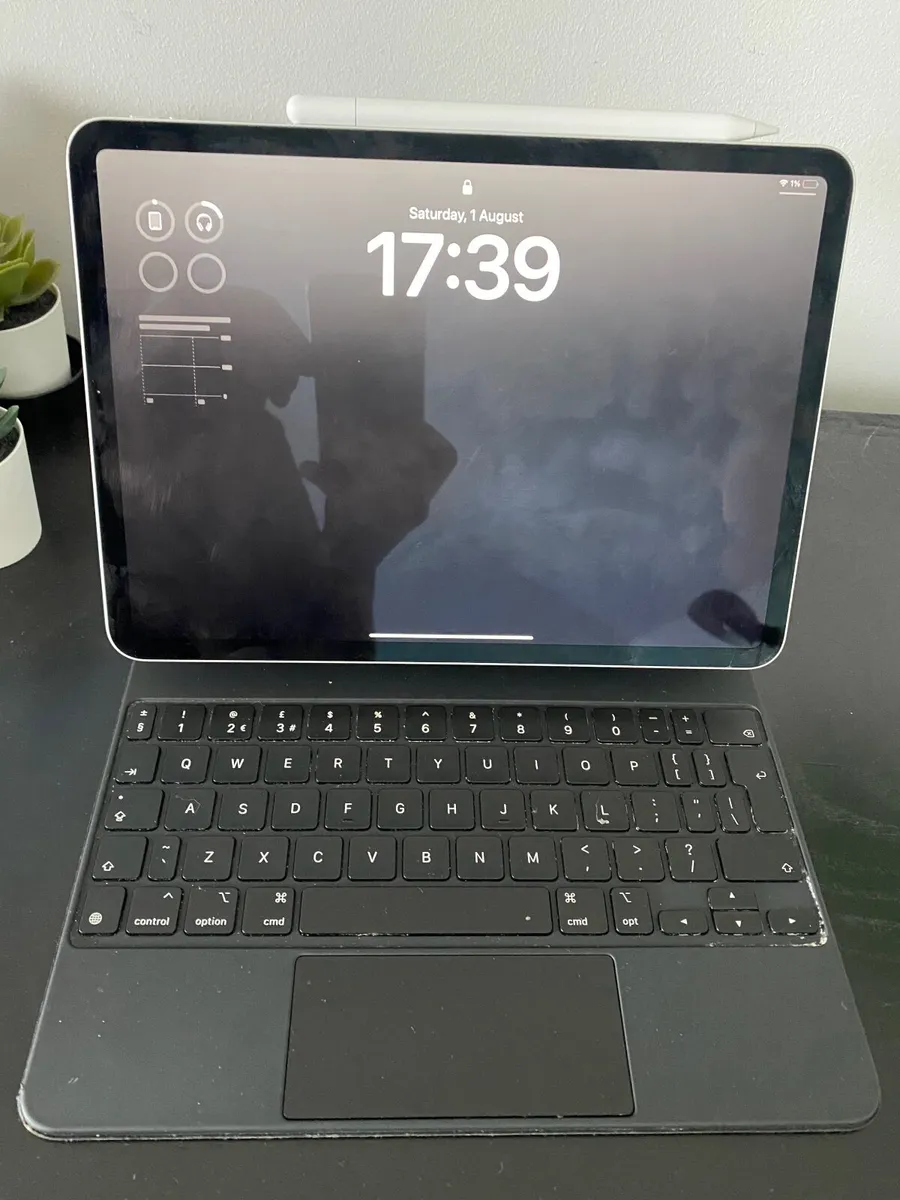 iPad Pro 11” 128GB + Magic Keyboard + Apple Pencil - Image 3