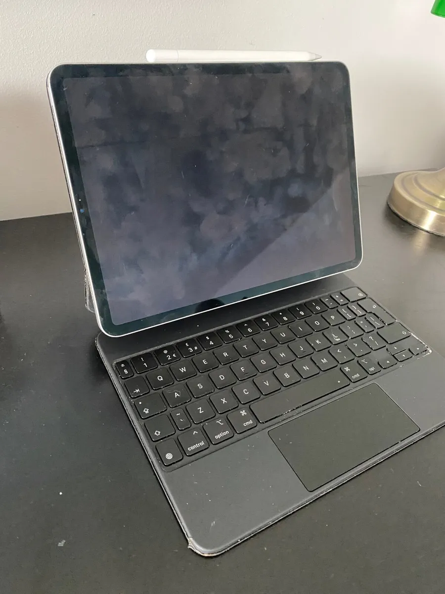 iPad Pro 11” 128GB + Magic Keyboard + Apple Pencil - Image 4
