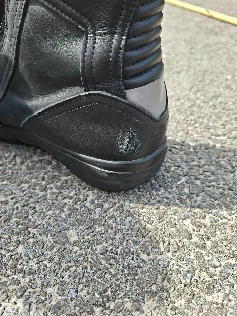 motorcycle boots / helmet /bag - Image 4