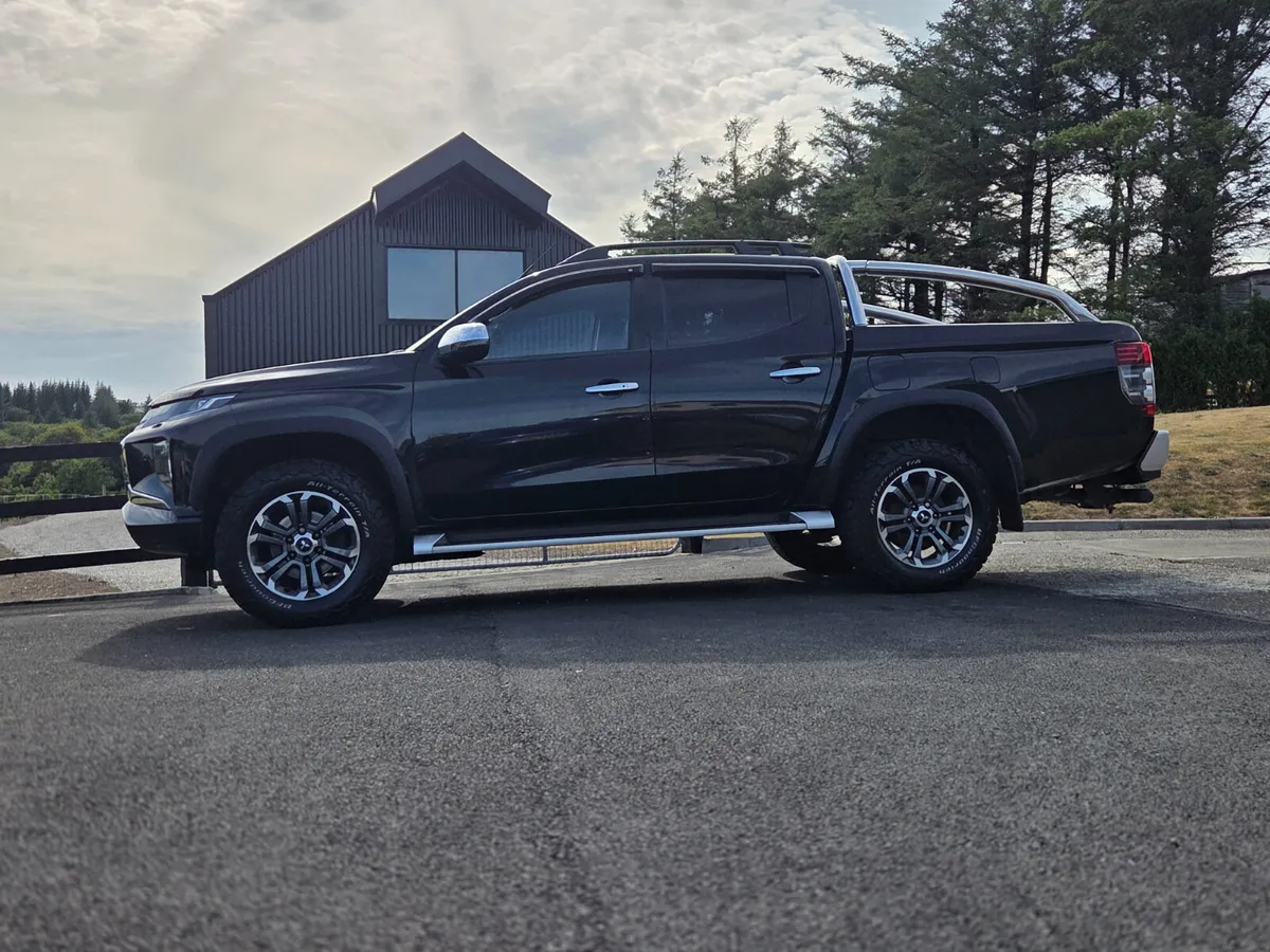 Mitsubishi L200  BARBARIAN X AUTO... - Image 4