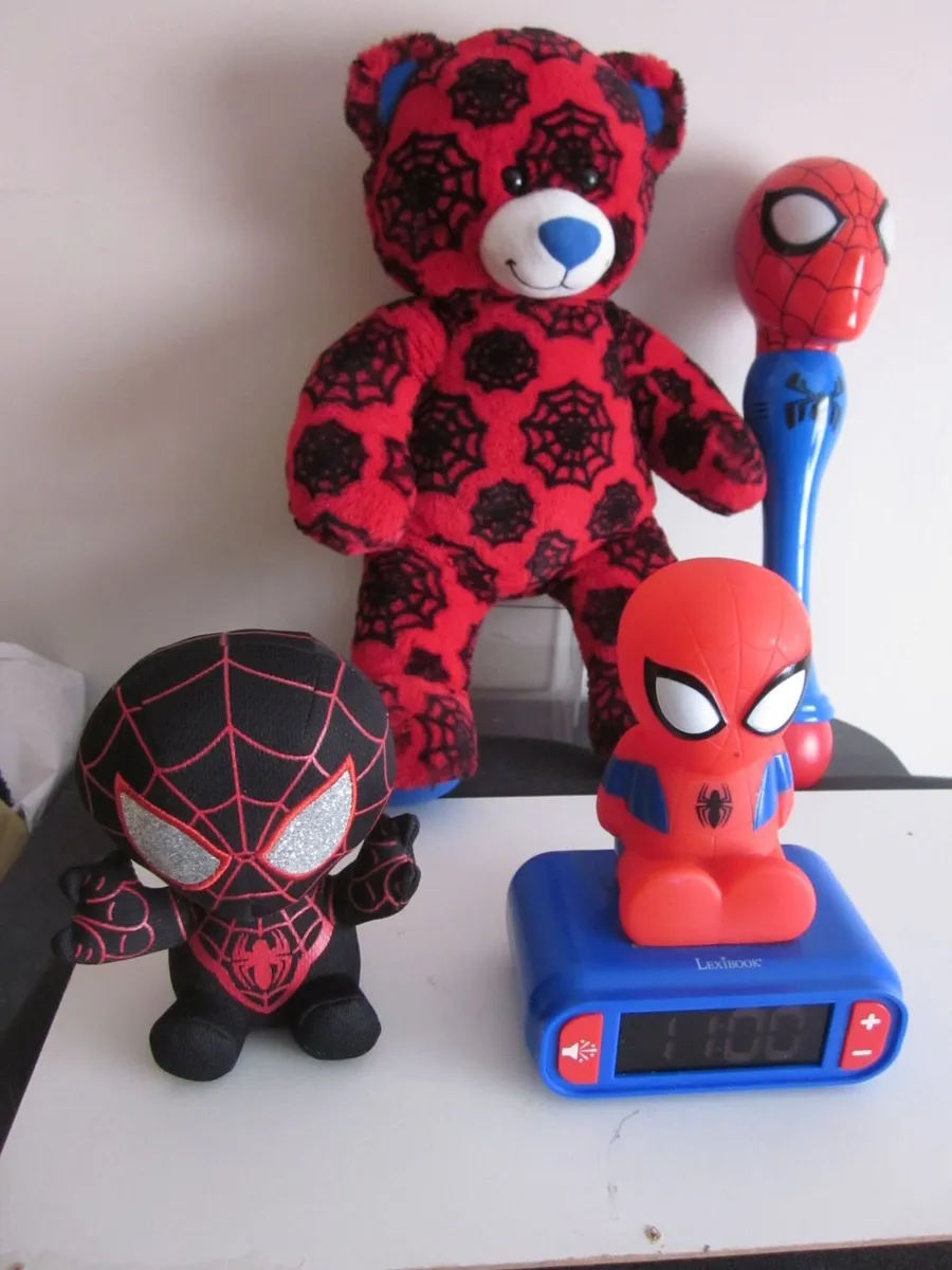 Spiderman Bundle Clock/Wand/Bears - Image 1