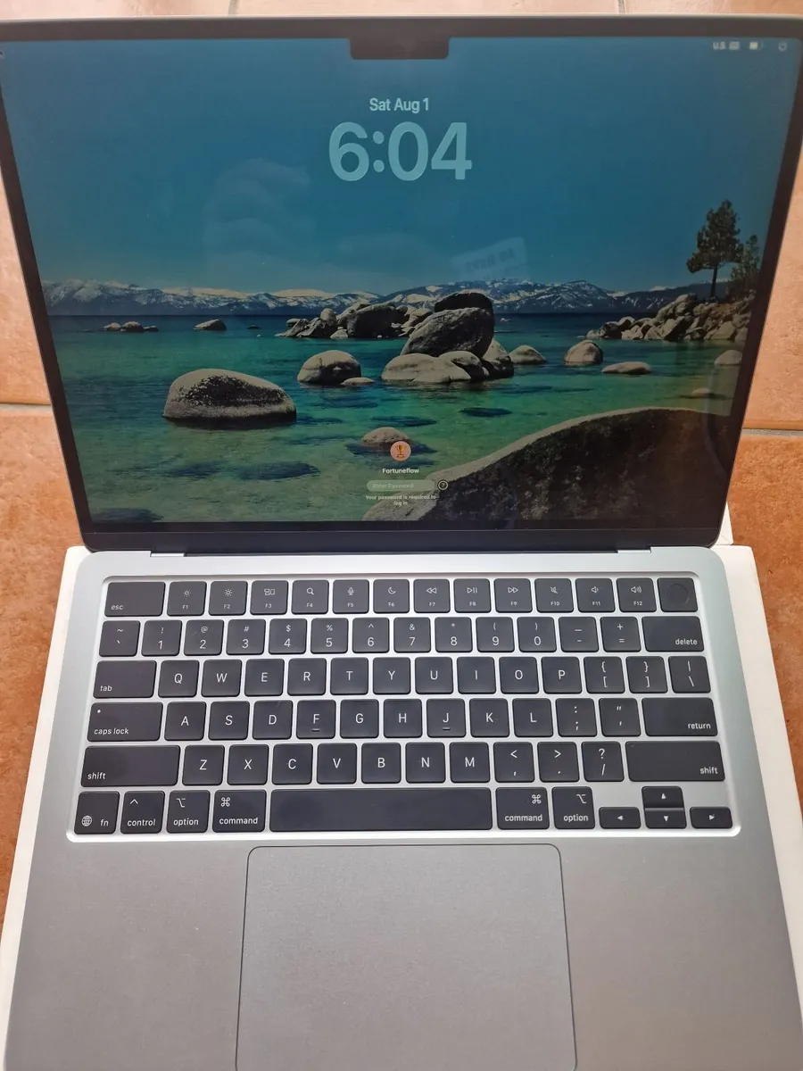 MacBook Air M4 (2025) – 16GB RAM / 256GB SSD – Sky - Image 1