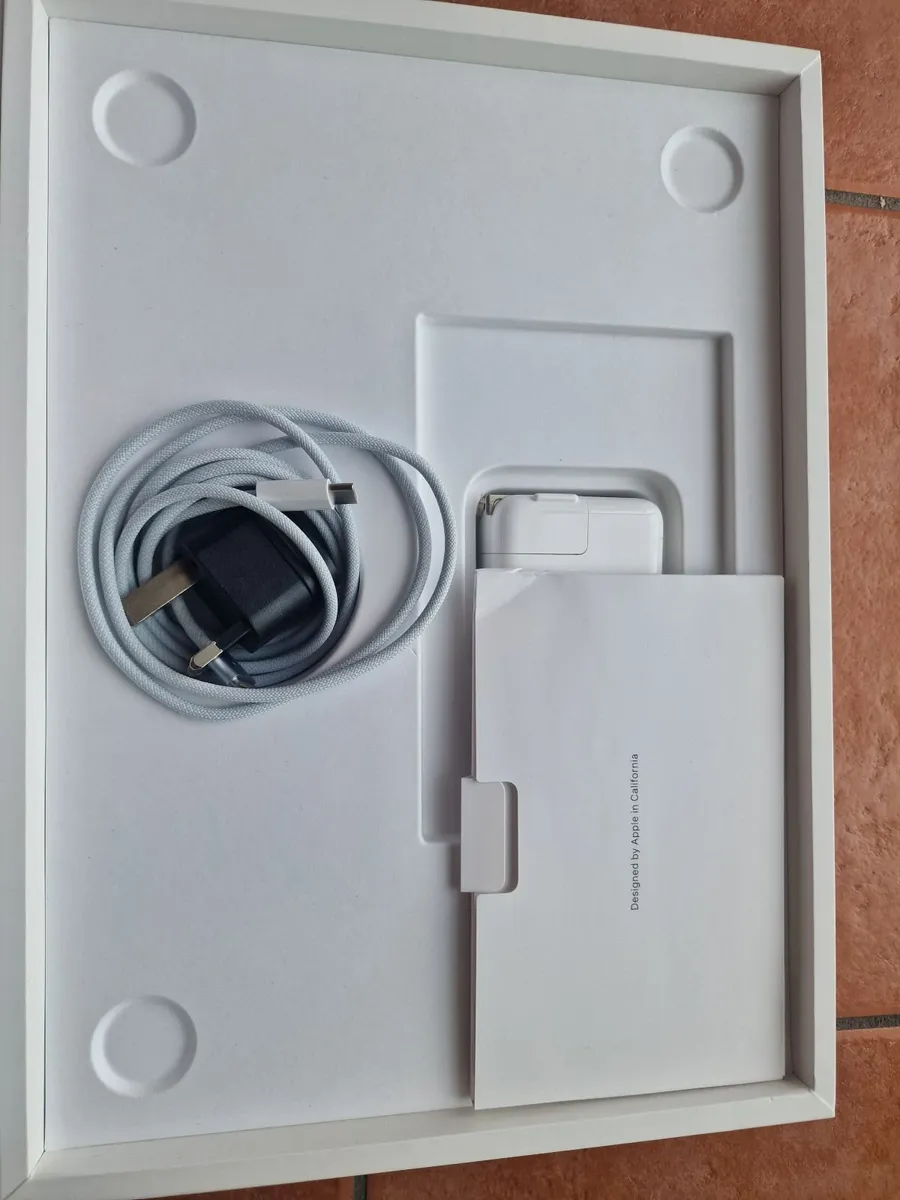 MacBook Air M4 (2025) – 16GB RAM / 256GB SSD – Sky - Image 4