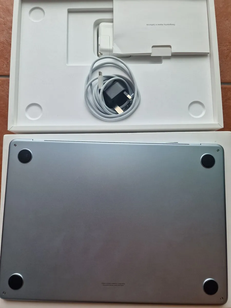 MacBook Air M4 (2025) – 16GB RAM / 256GB SSD – Sky - Image 3