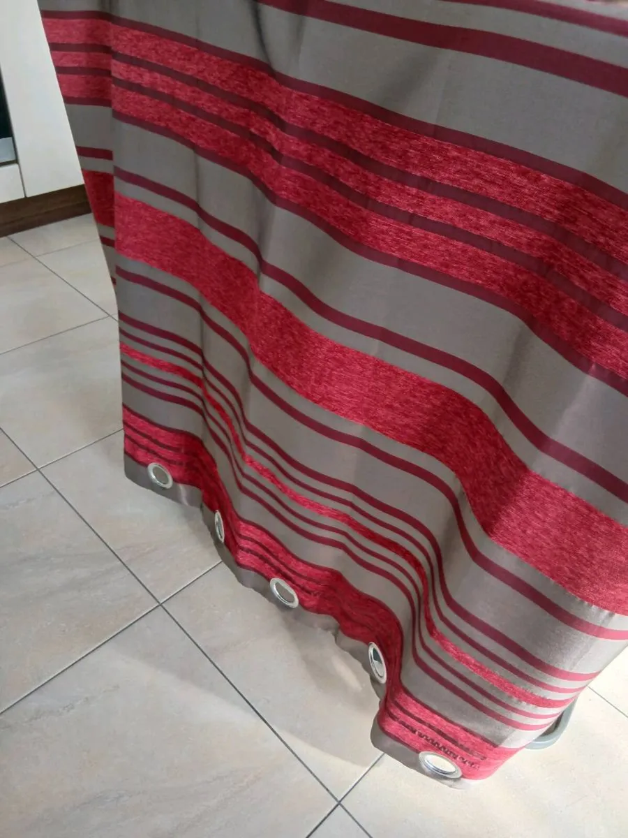 PAIR LINED CURTAINS LIKE NEW - Image 3