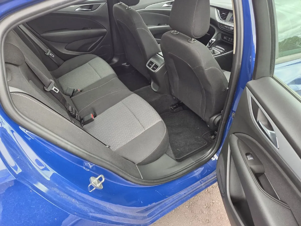 Car - Image 3