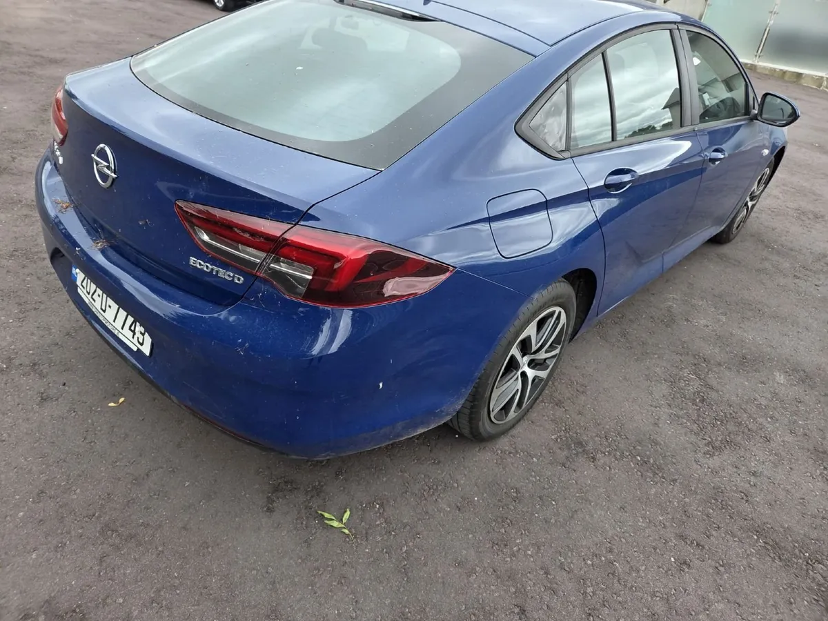 Car - Image 2
