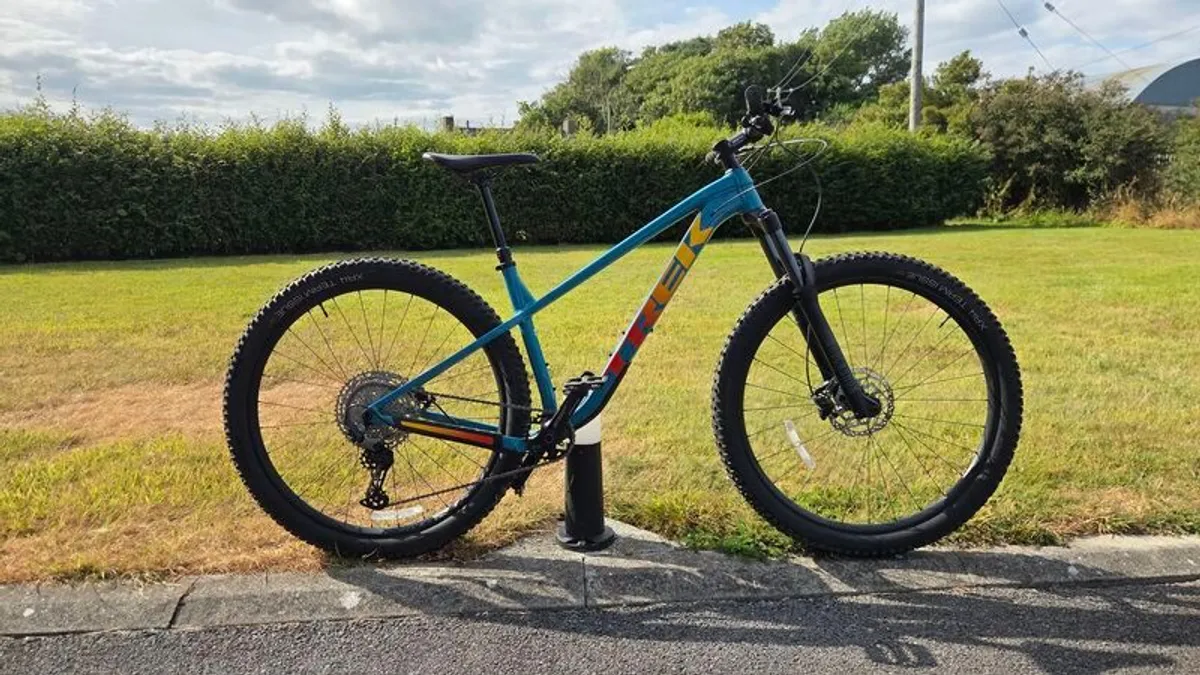 Trek Roscoe 7 Hardtail Mountain Bite Like New - Image 1
