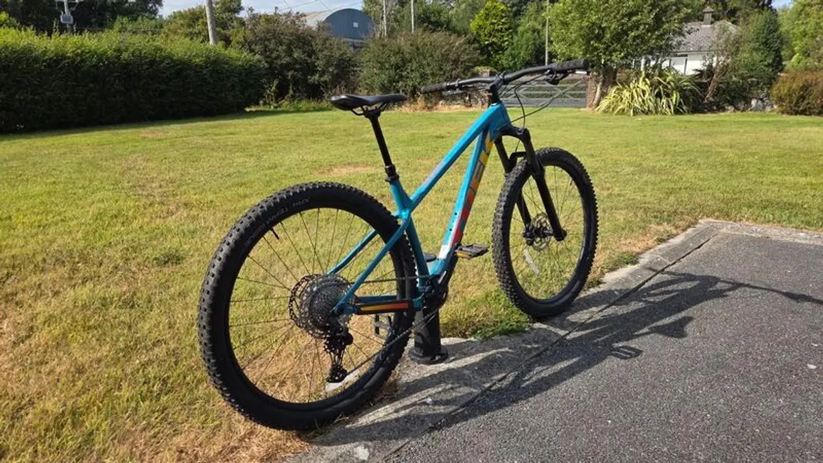 Trek Roscoe 7 Hardtail Mountain Bite Like New - Image 3