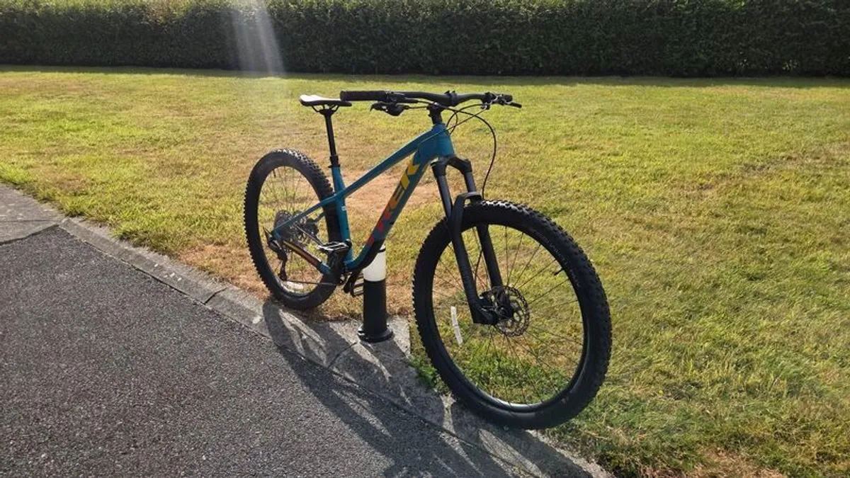 Trek Roscoe 7 Hardtail Mountain Bite Like New - Image 4