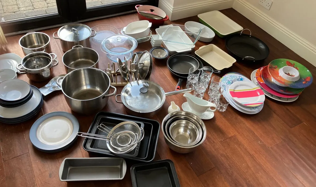Various Cooking and baking dishes/pans/pots more - Image 1