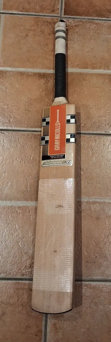 Gray Nicolls E41 Cricket Bat & Batting Kit - Image 2