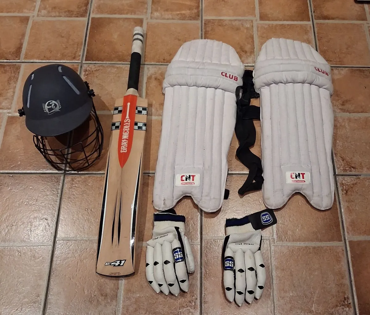 Gray Nicolls E41 Cricket Bat & Batting Kit - Image 3