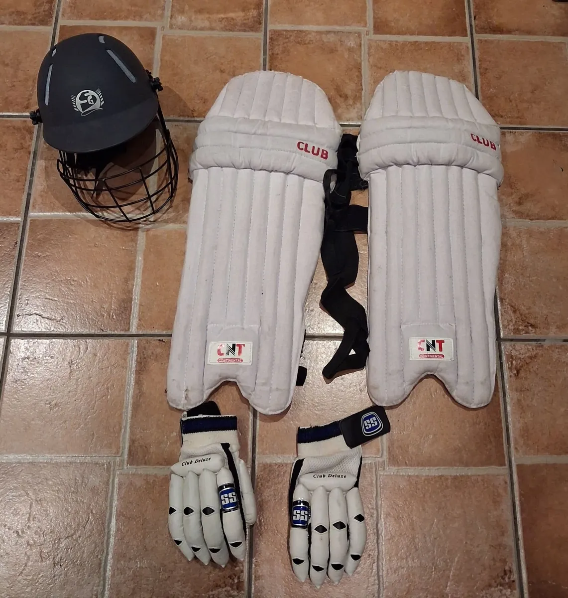 Gray Nicolls E41 Cricket Bat & Batting Kit - Image 1