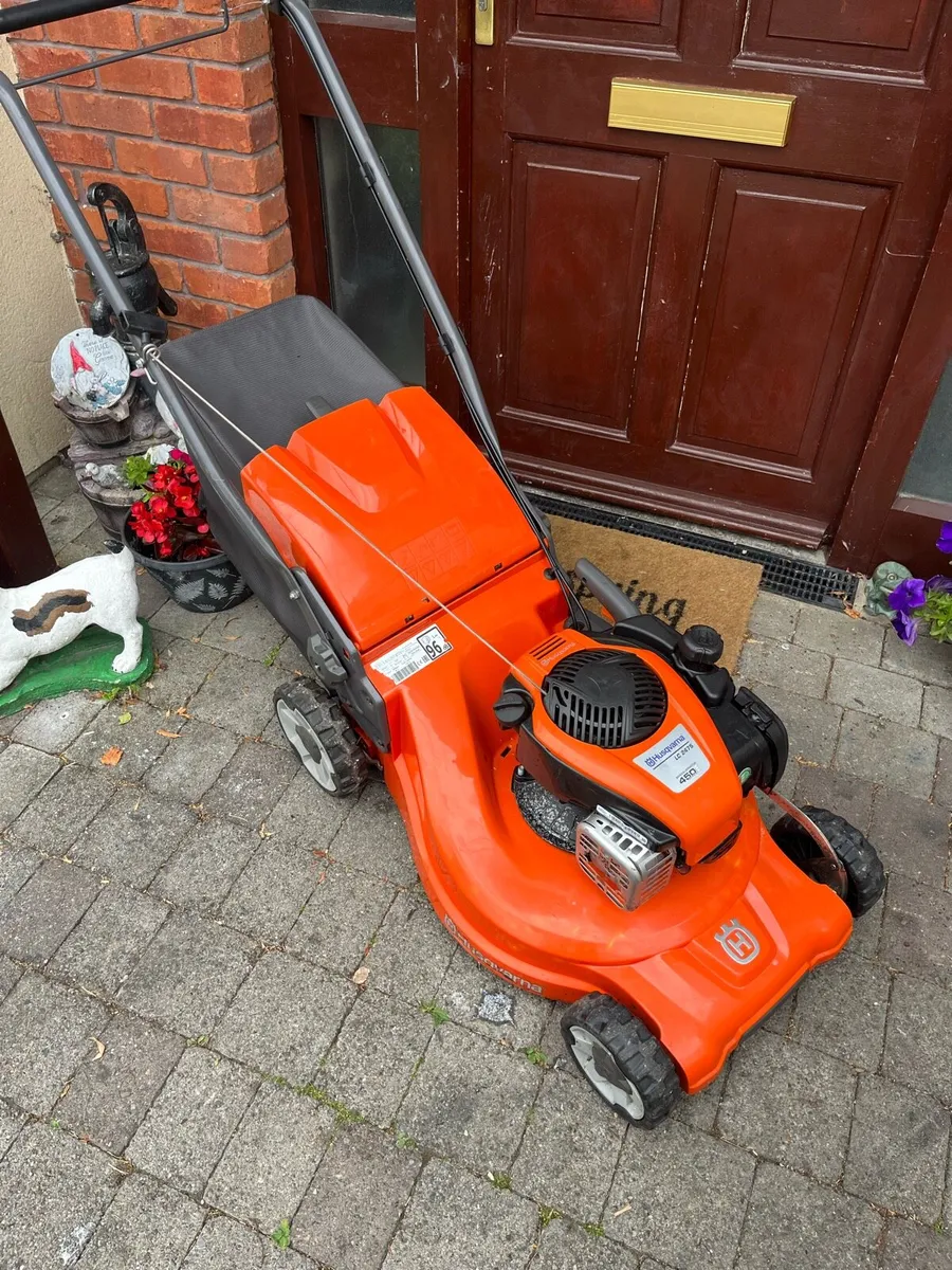 Lawnmower ON HOLD - Image 1