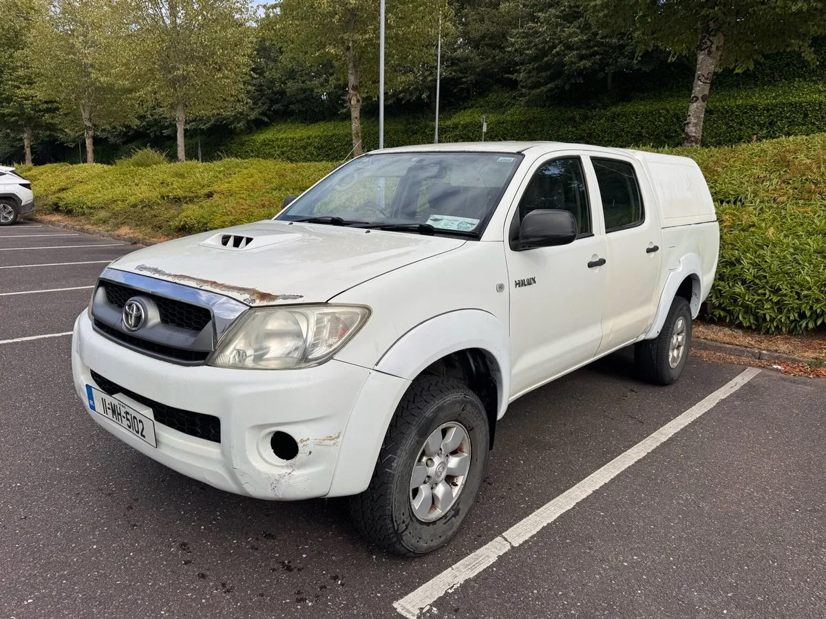 Toyota Hilux 2011 - Image 2