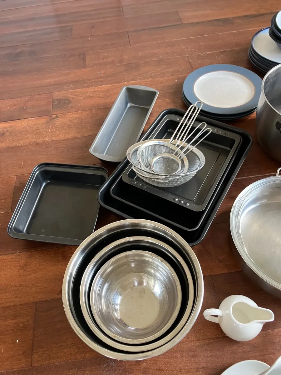 Various Cooking and baking dishes/pans/pots more - Image 4