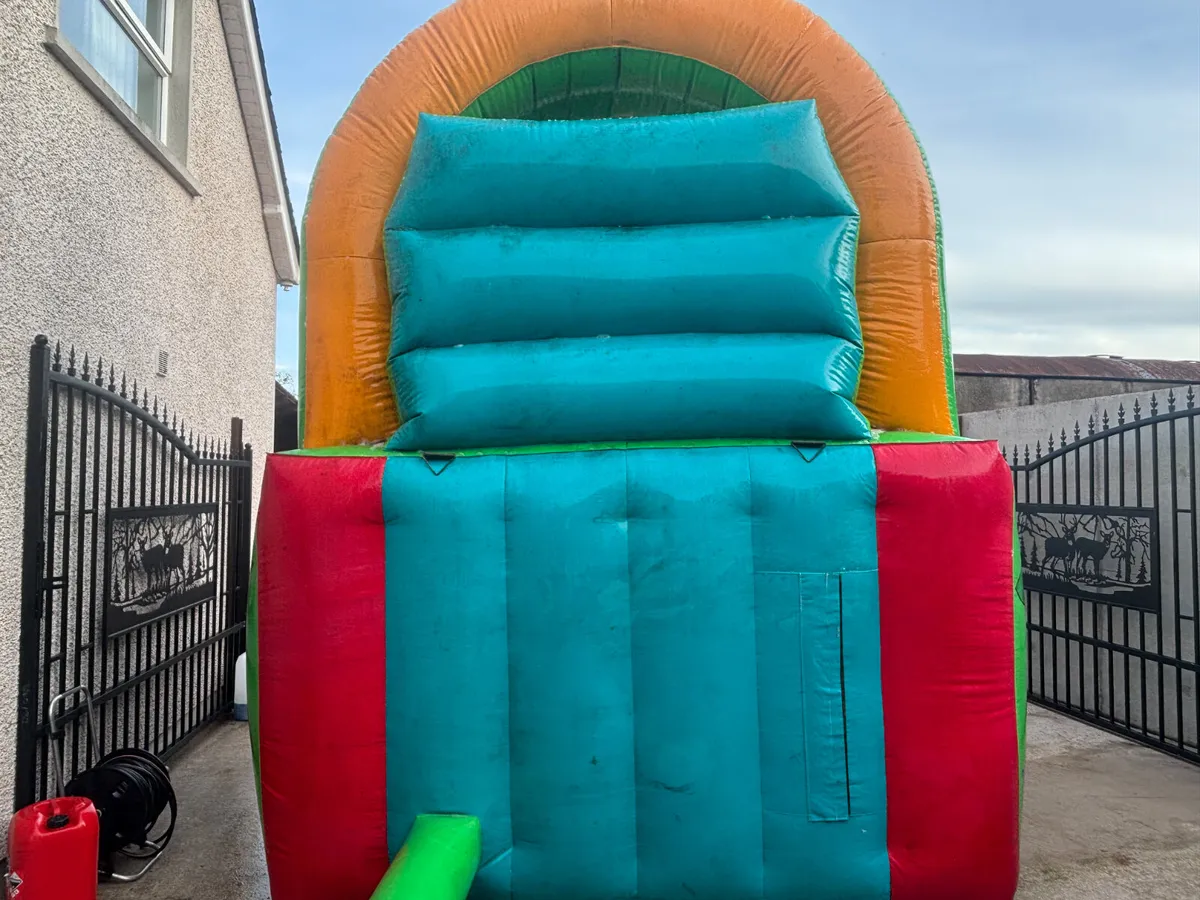 Bounce castle / slide - Image 4