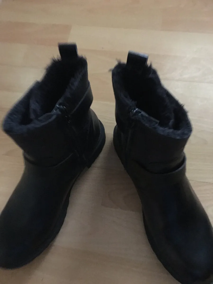 Black Boots - Image 4