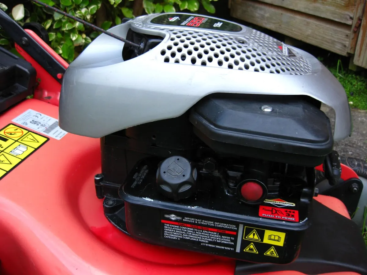 SNAPPER / Briggs & Stratton 4.5HP Petrol Mower.. - Image 2