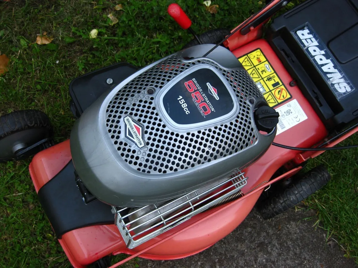 SNAPPER / Briggs & Stratton 4.5HP Petrol Mower.. - Image 3