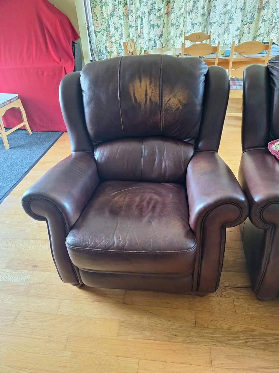 Brown leather suite - Image 1