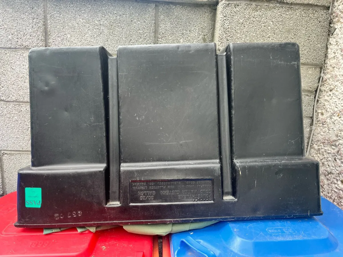 Big hard plastic container - Image 1