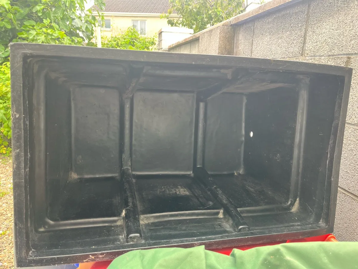 Big hard plastic container - Image 2