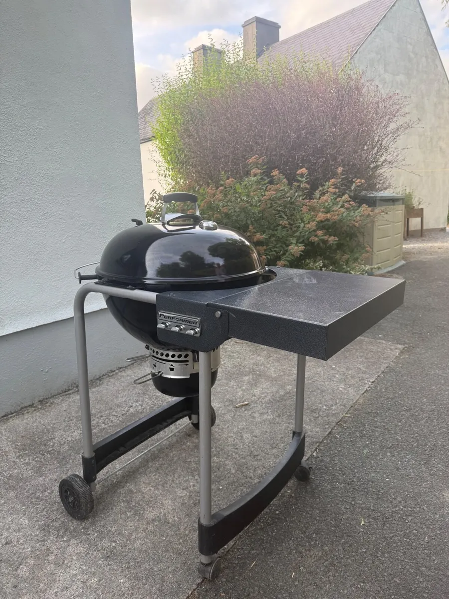 BBQ  WEBER charcoal 57cm - Image 1