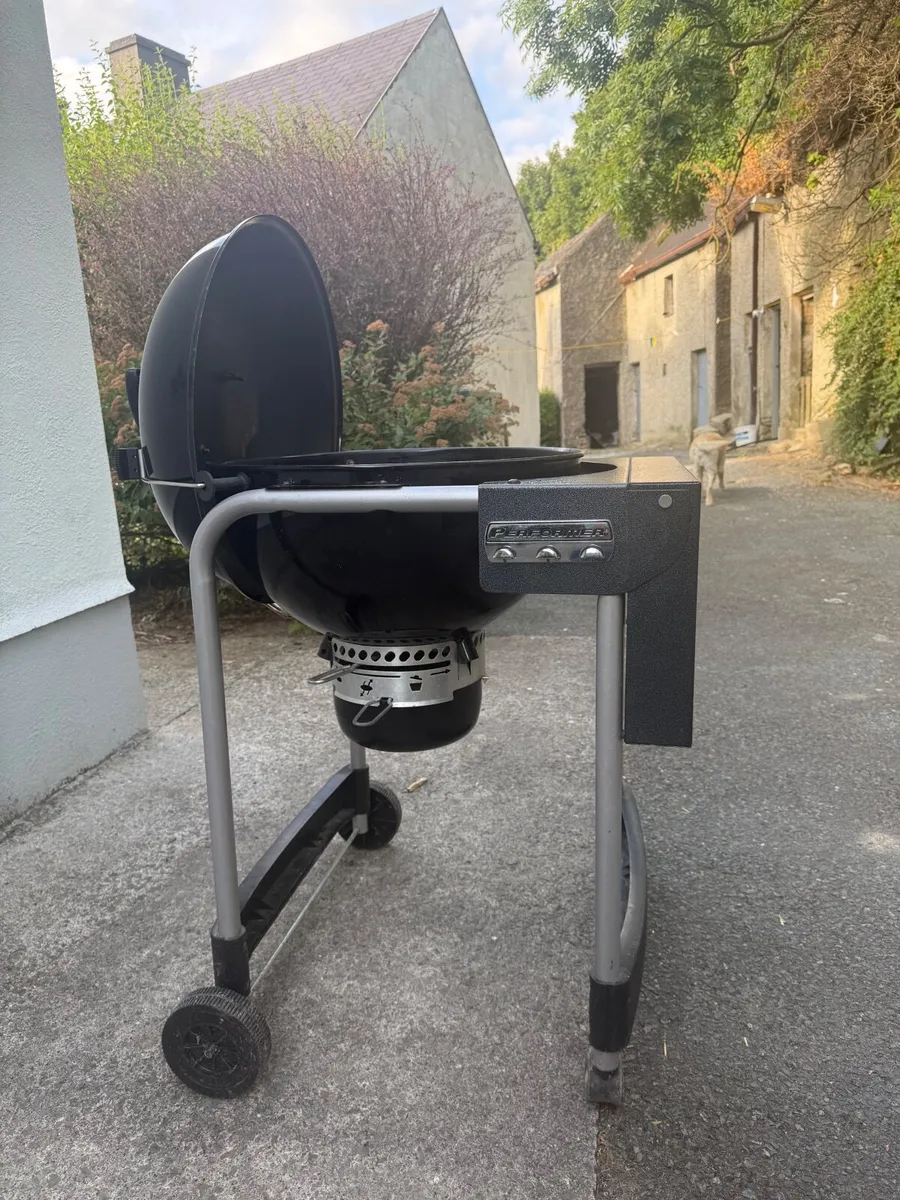 BBQ  WEBER charcoal 57cm - Image 2