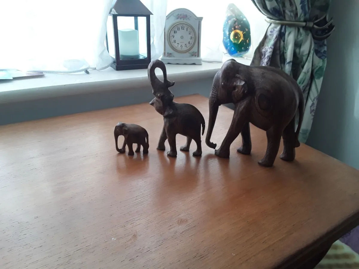 Three small wooden elephants - Image 2