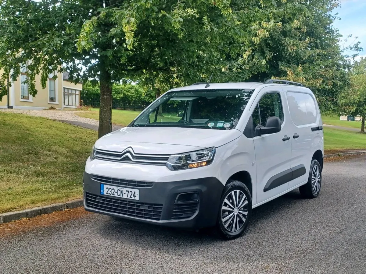 2023 Citroën berlingo 1000 en-prise Ed bhdi - Image 2