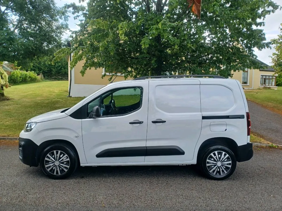 2023 Citroën berlingo 1000 en-prise Ed bhdi - Image 3