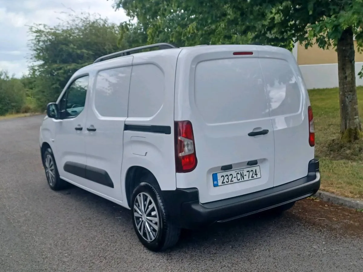 2023 Citroën berlingo 1000 en-prise Ed bhdi - Image 4