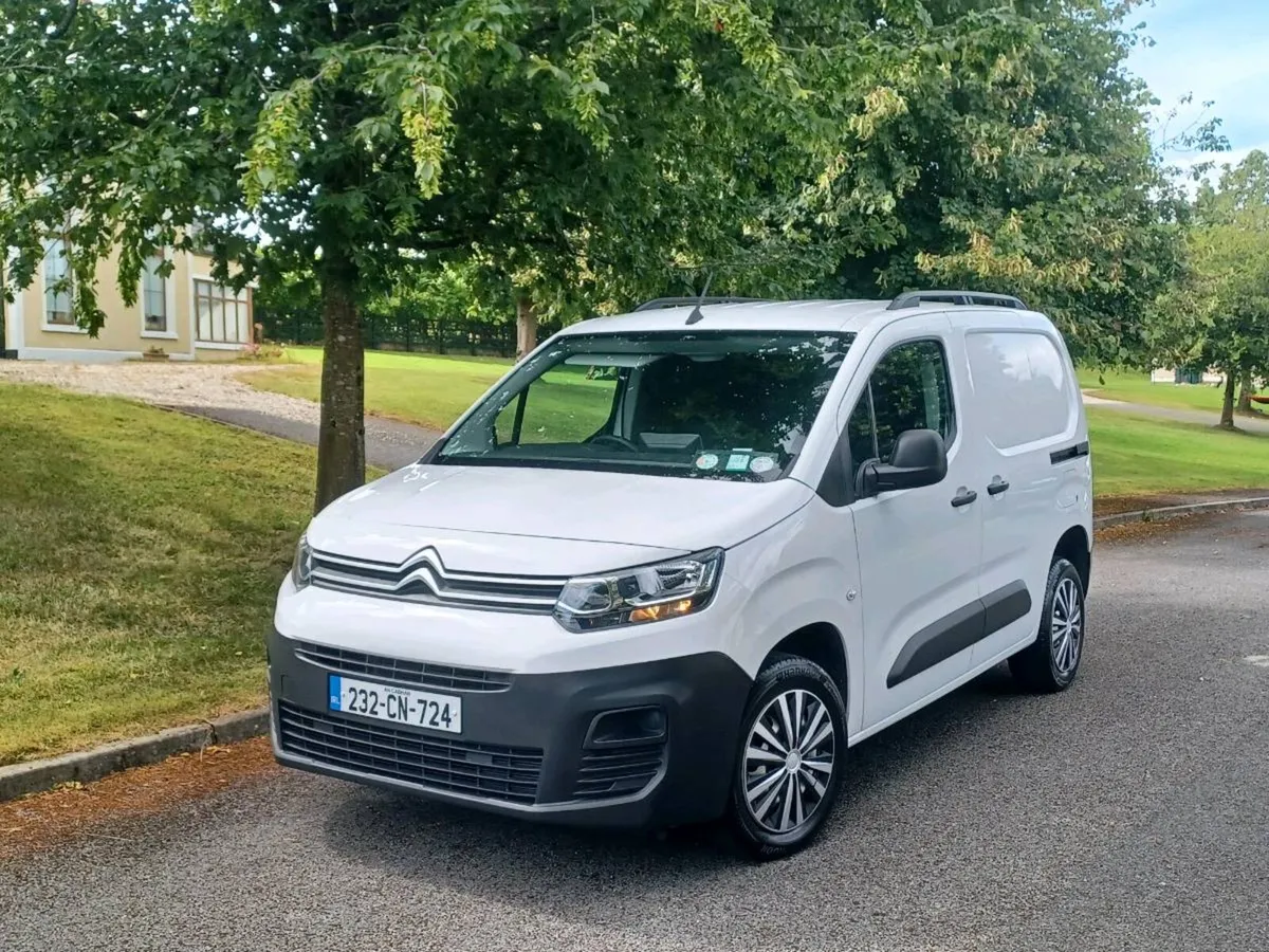 2023 Citroën berlingo 1000 en-prise Ed bhdi - Image 1