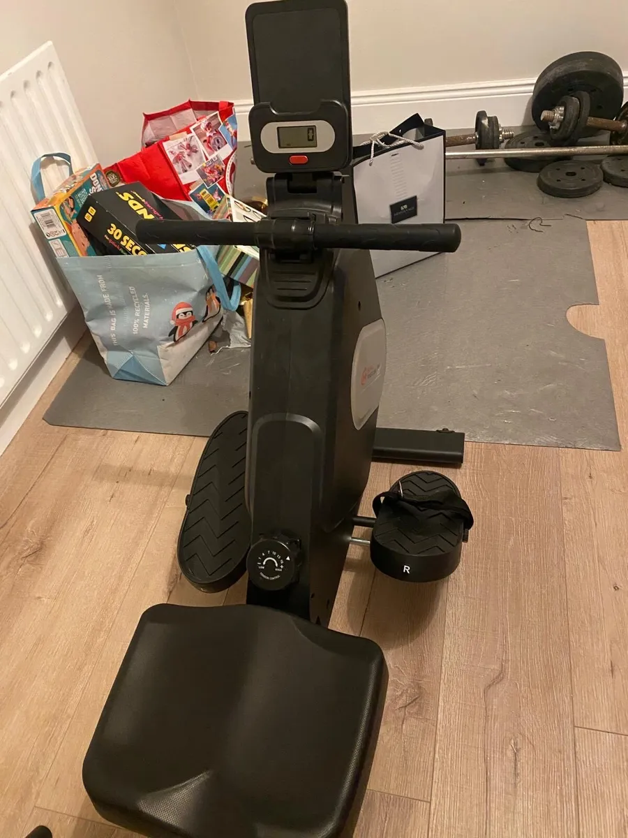 Rowing machine - Image 1