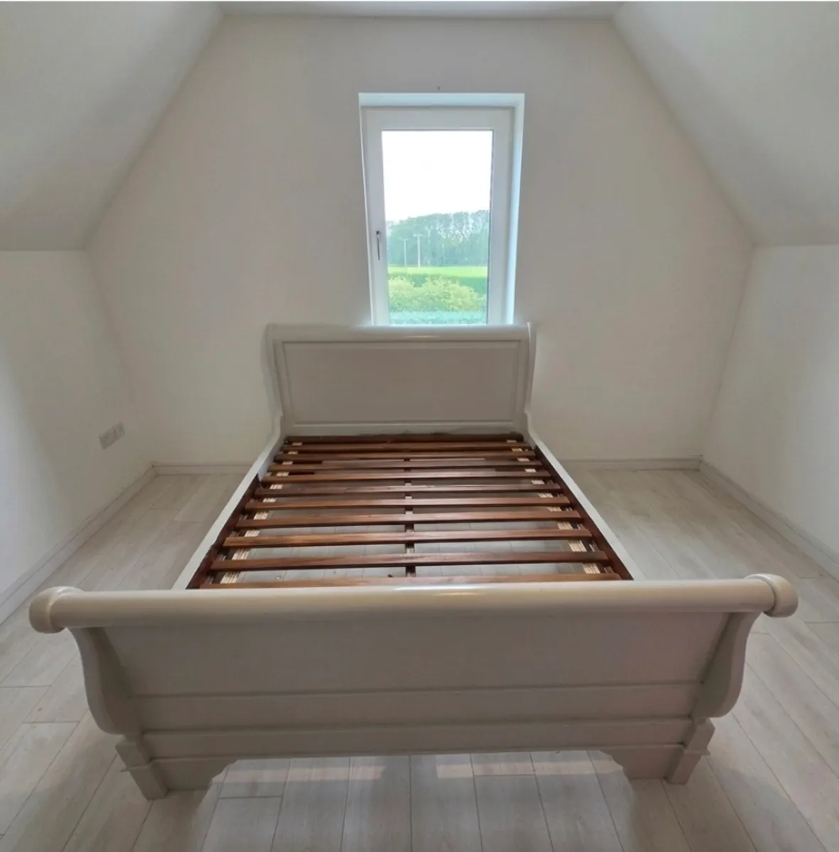 Bed frame - Image 1