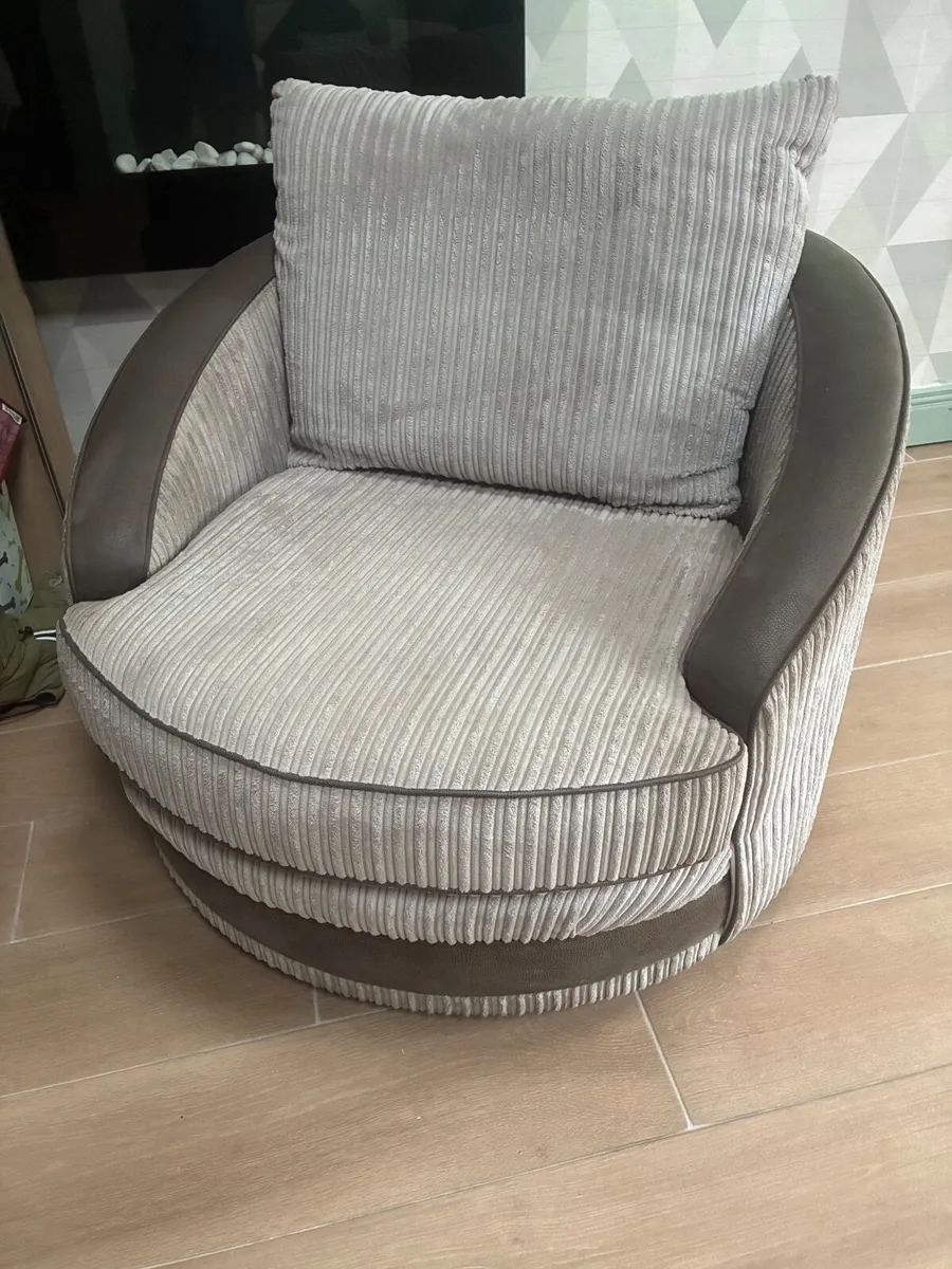 Swivel chair - Image 2