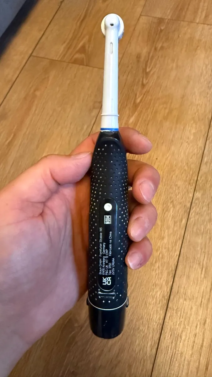 Oral B Toothbrush - Image 2