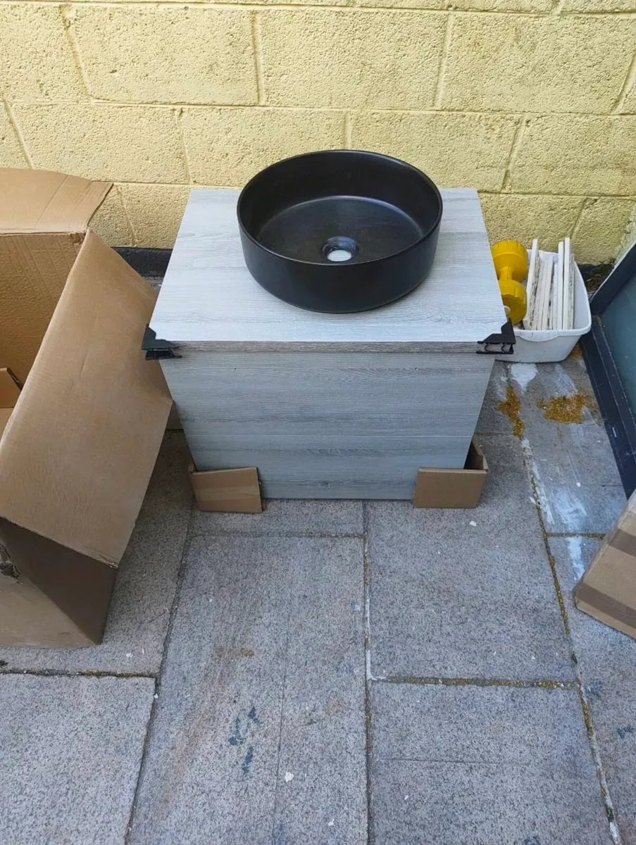 Sink wall hang unit 2 draws 600mm x470mm - Image 1