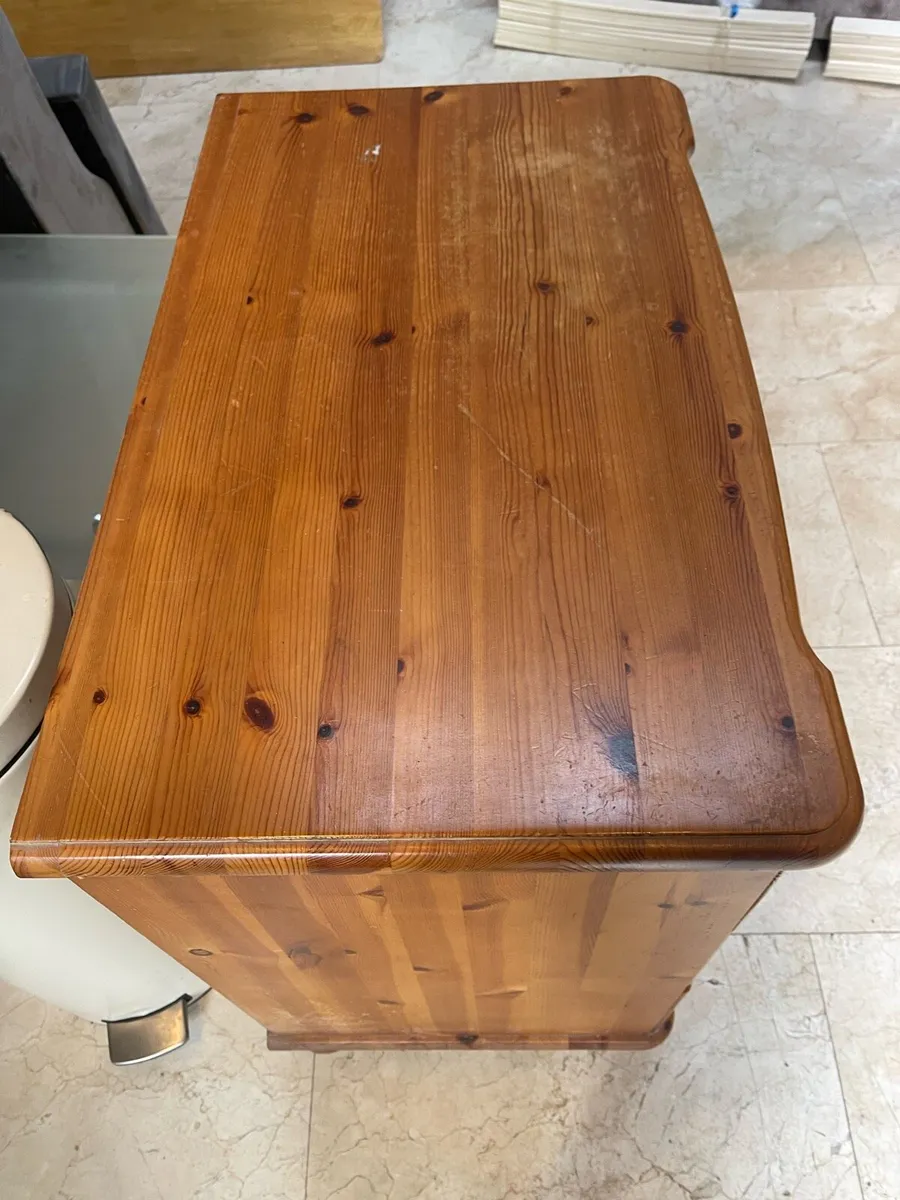 Lovely Solid 3 Drawer Pine Chest Of Drawers - Image 2
