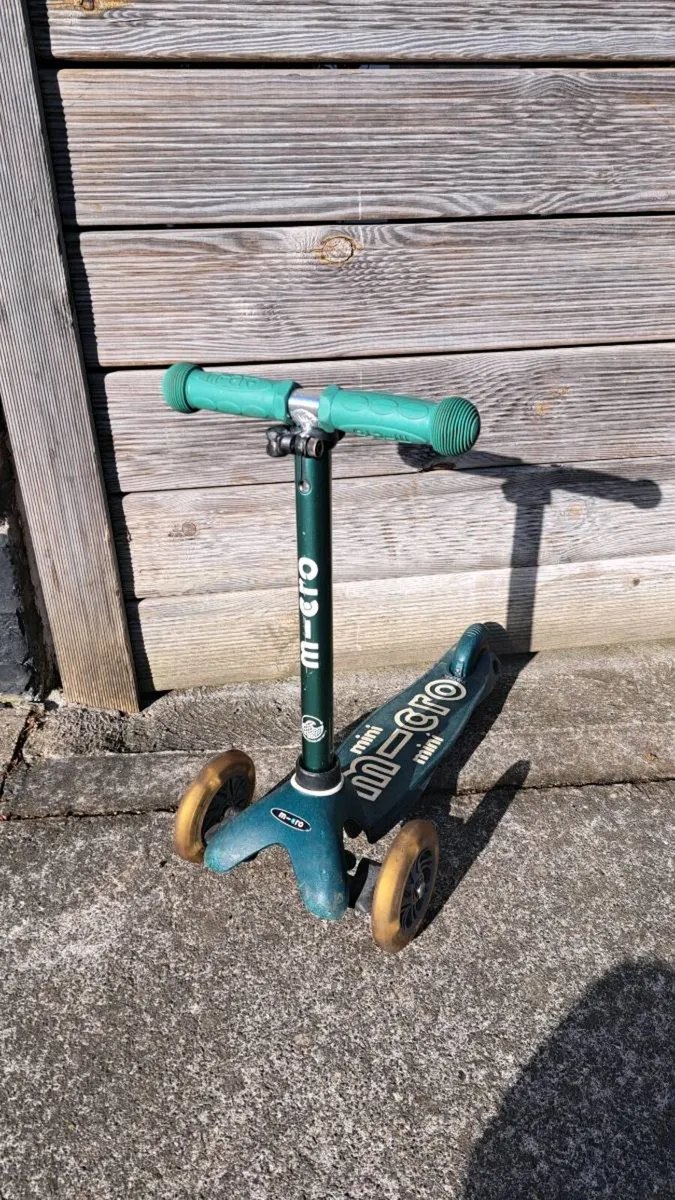 Mini Micro LED children's scooter - Image 1