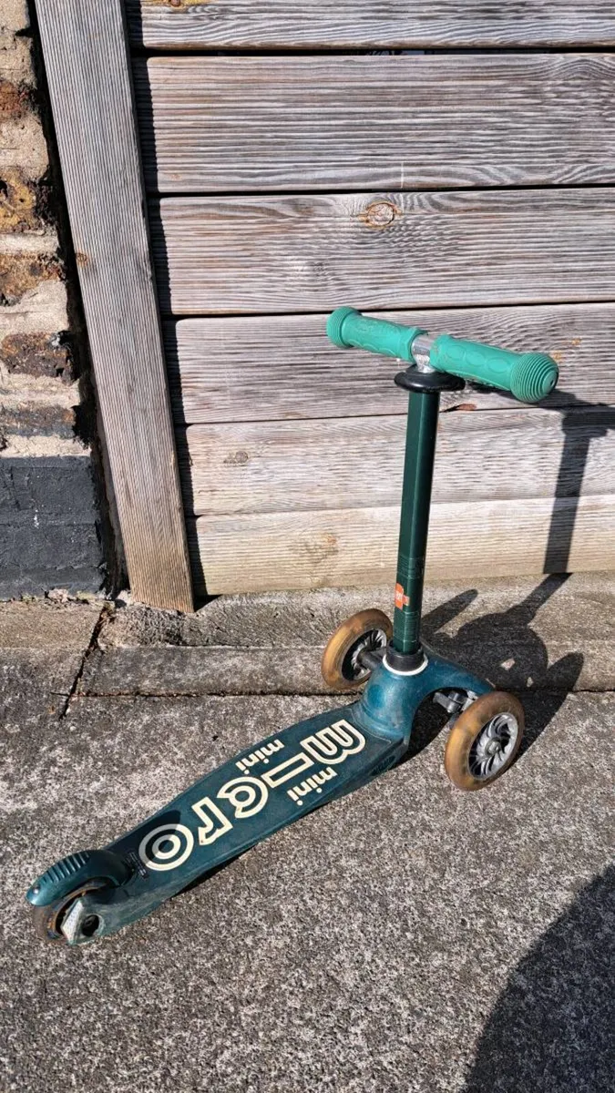 Mini Micro LED children's scooter - Image 2