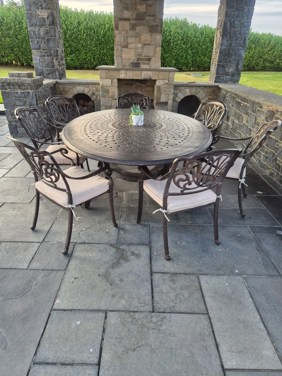 Garden furniture - Image 1