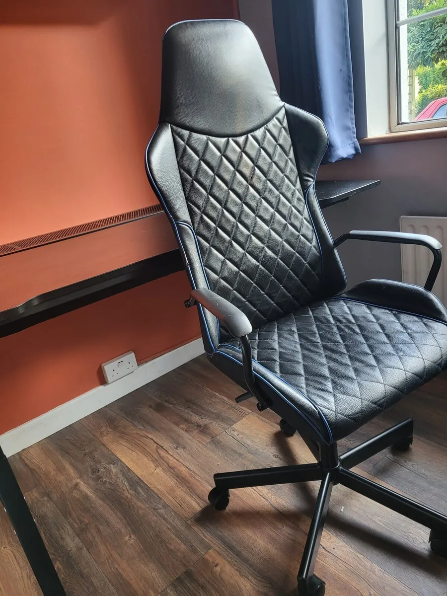 Desk and chair - Image 1