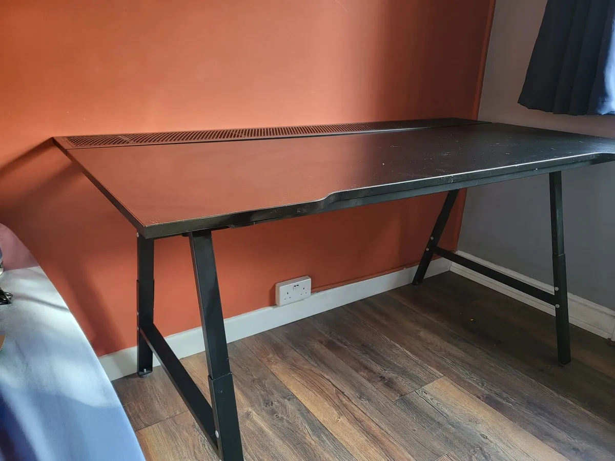 Desk and chair - Image 2
